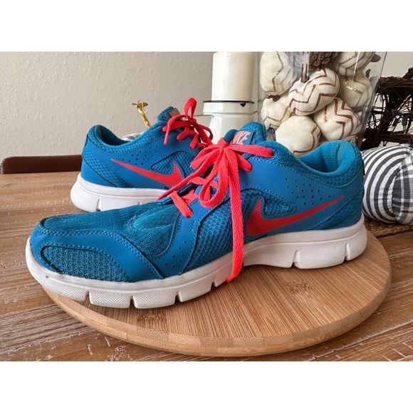 Nike Shoes - Nike Women's Flex Run Size 9.5